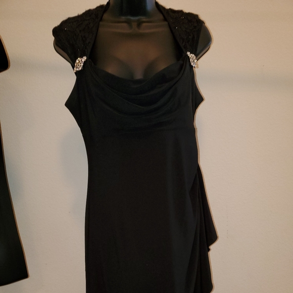 Black dress - Picture 1 of 4